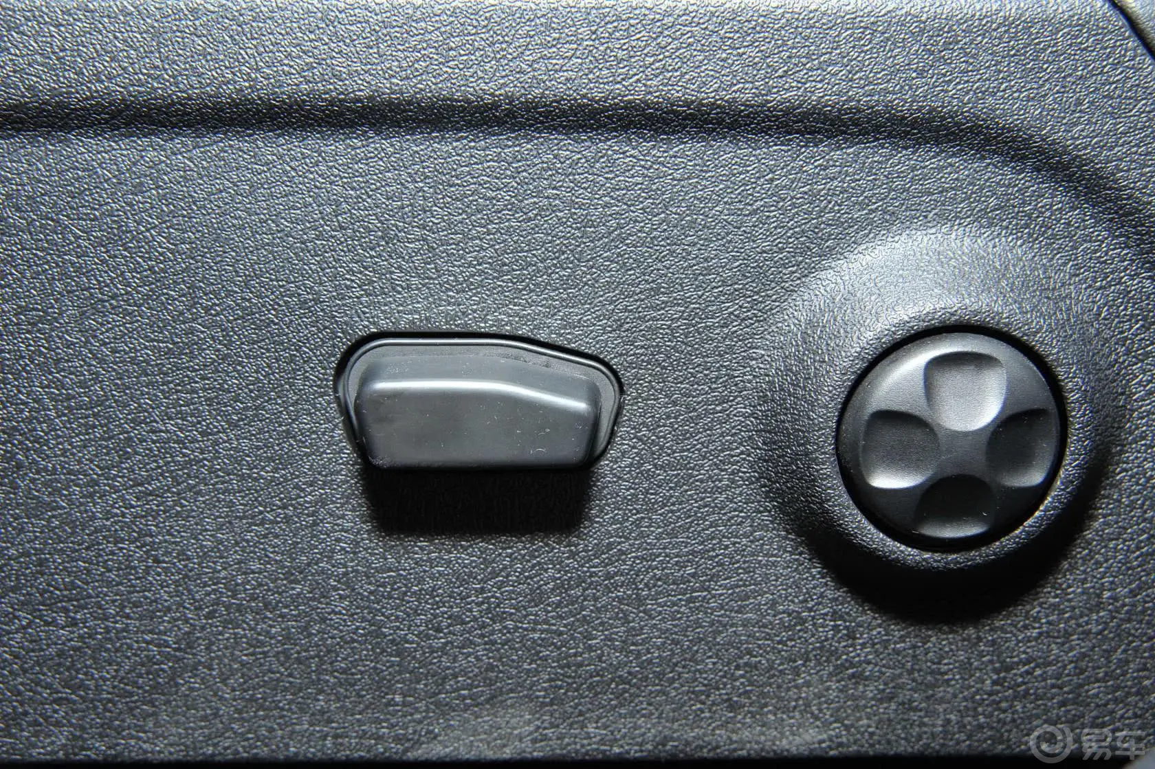 酷威3.6L 手自一体 四驱 旗舰版座椅调节键