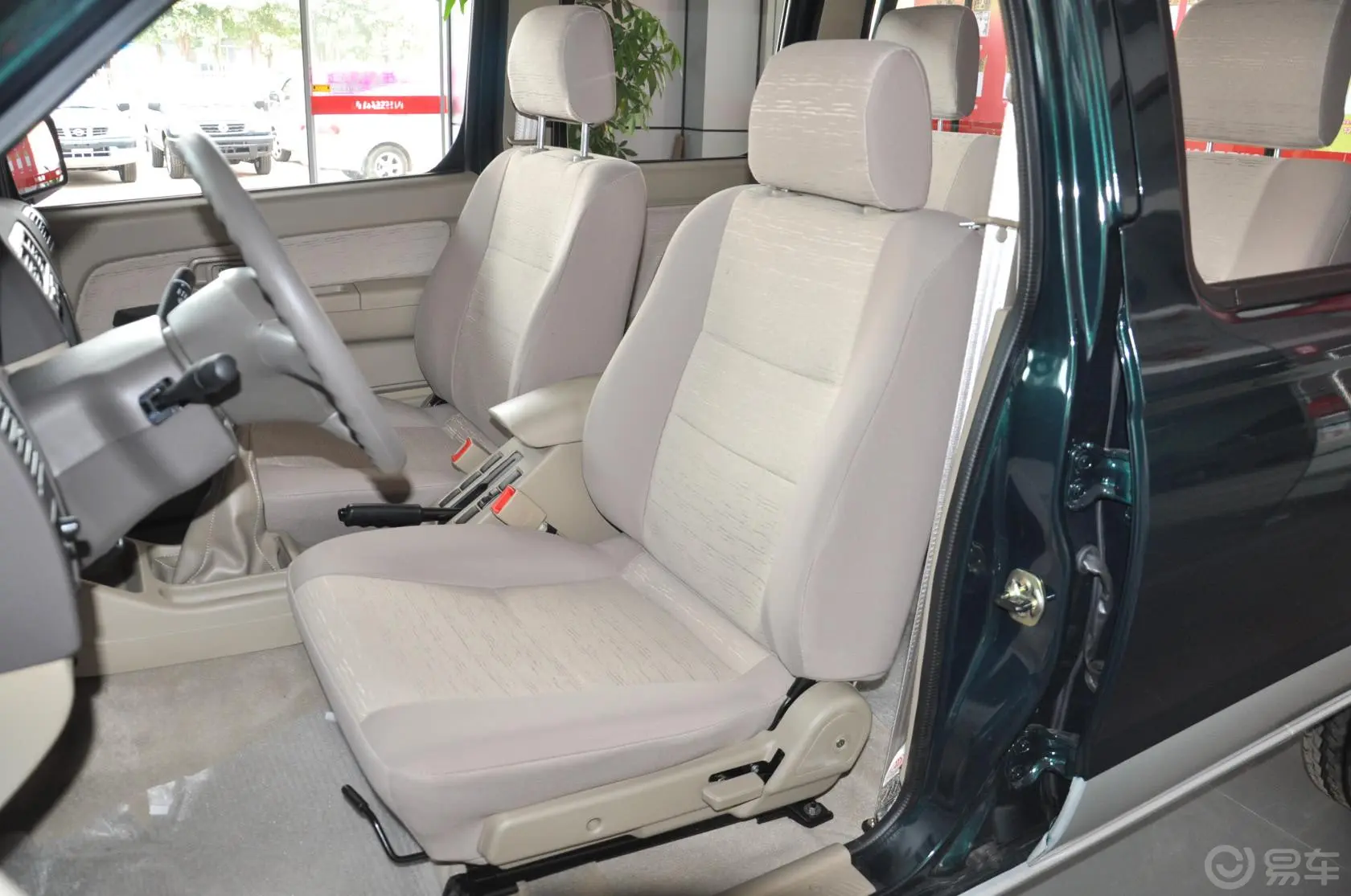 锐骐4WD ZD22TE柴油超值版 国IV+OBD驾驶员座椅