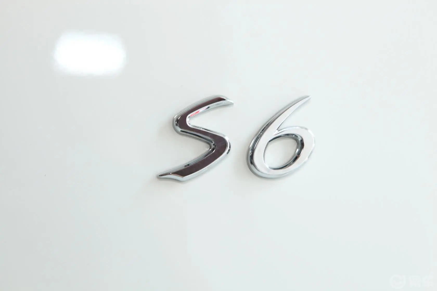 比亚迪S62.4L 手动 尊贵型 白金版尾标