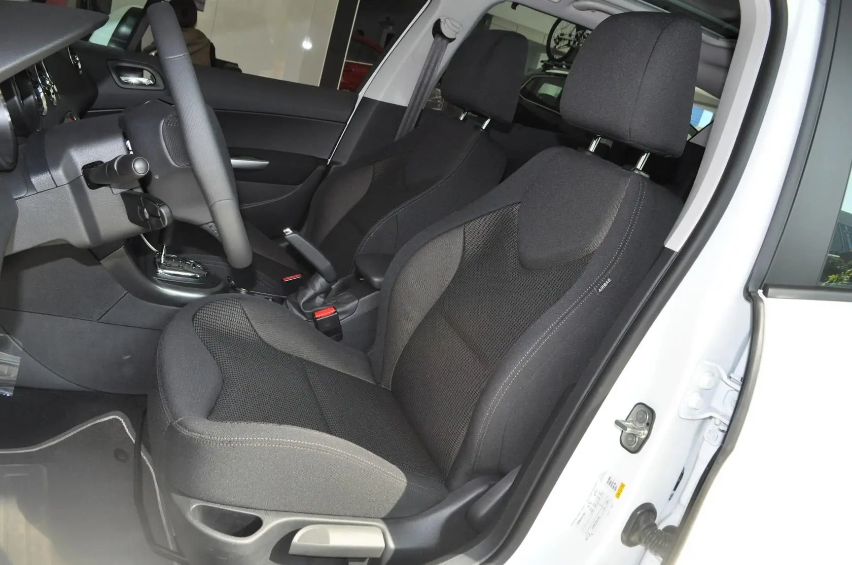 标致308(进口)SW 1.6T 自动 时尚型驾驶员座椅