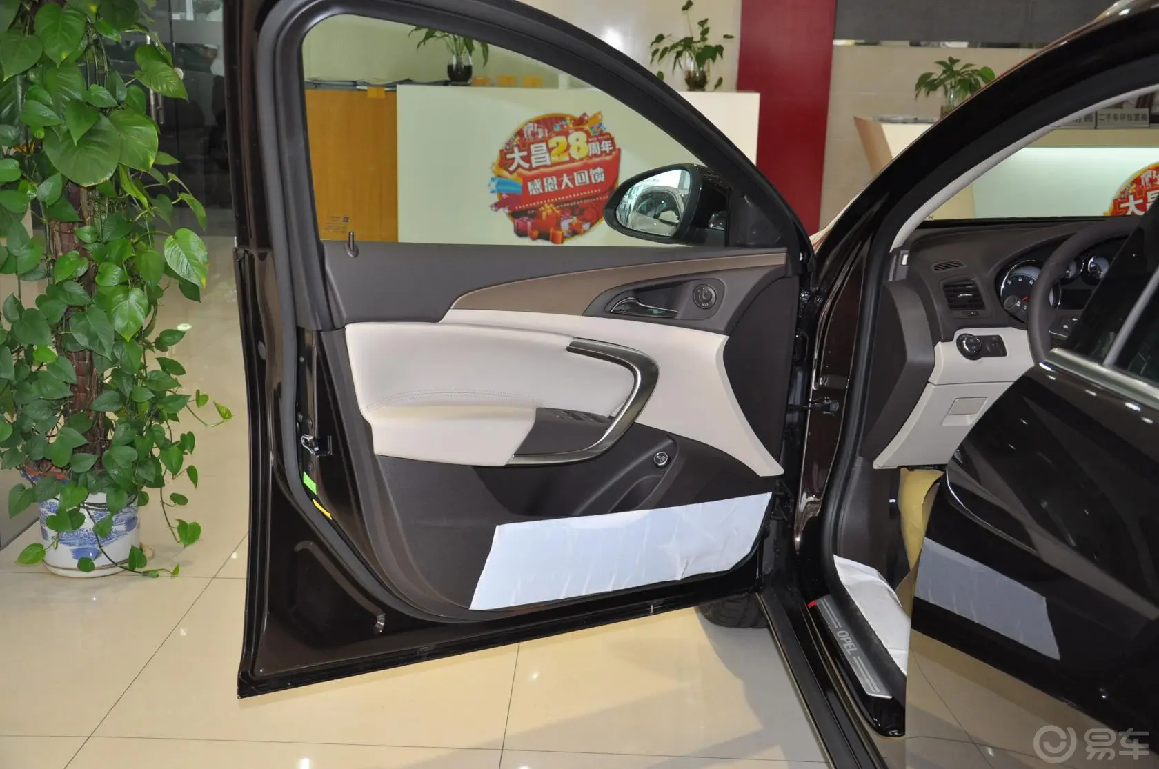 英速亚2.0T 自动 两驱 豪华型 驾驶员侧车门内门板
