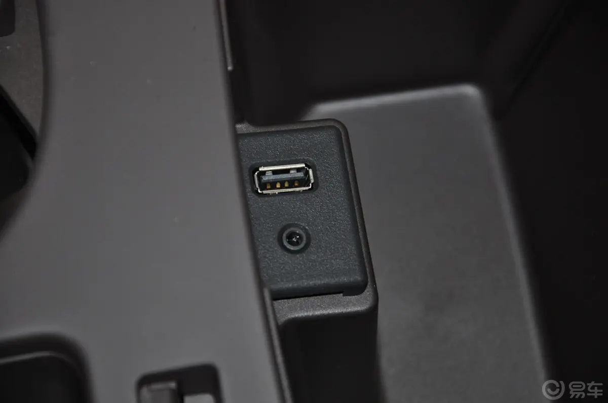 英速亚2.0T 自动 两驱 豪华型 USB接口