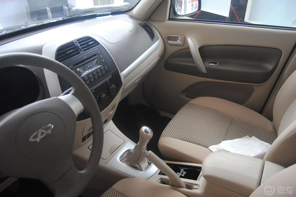 瑞虎经典版 1.6L 手动 舒适型中控台驾驶员方向