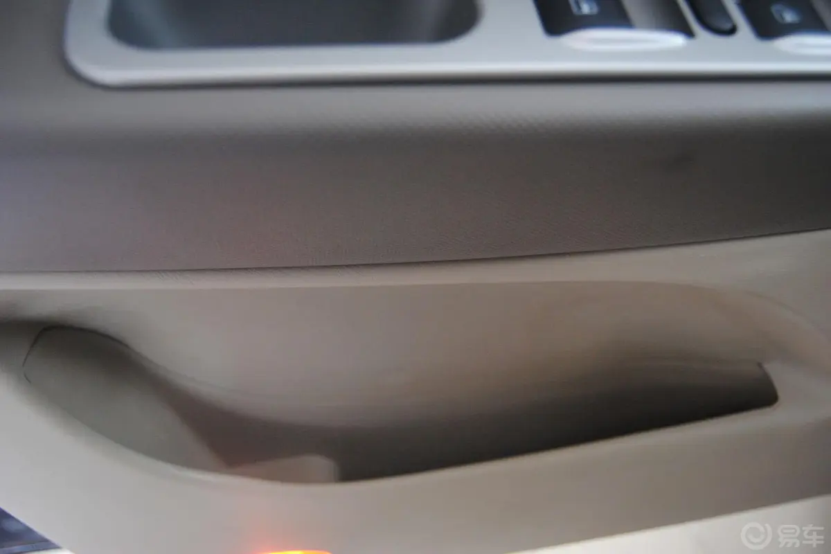 瑞虎经典版 1.6L 手动 舒适型驾驶员门储物盒