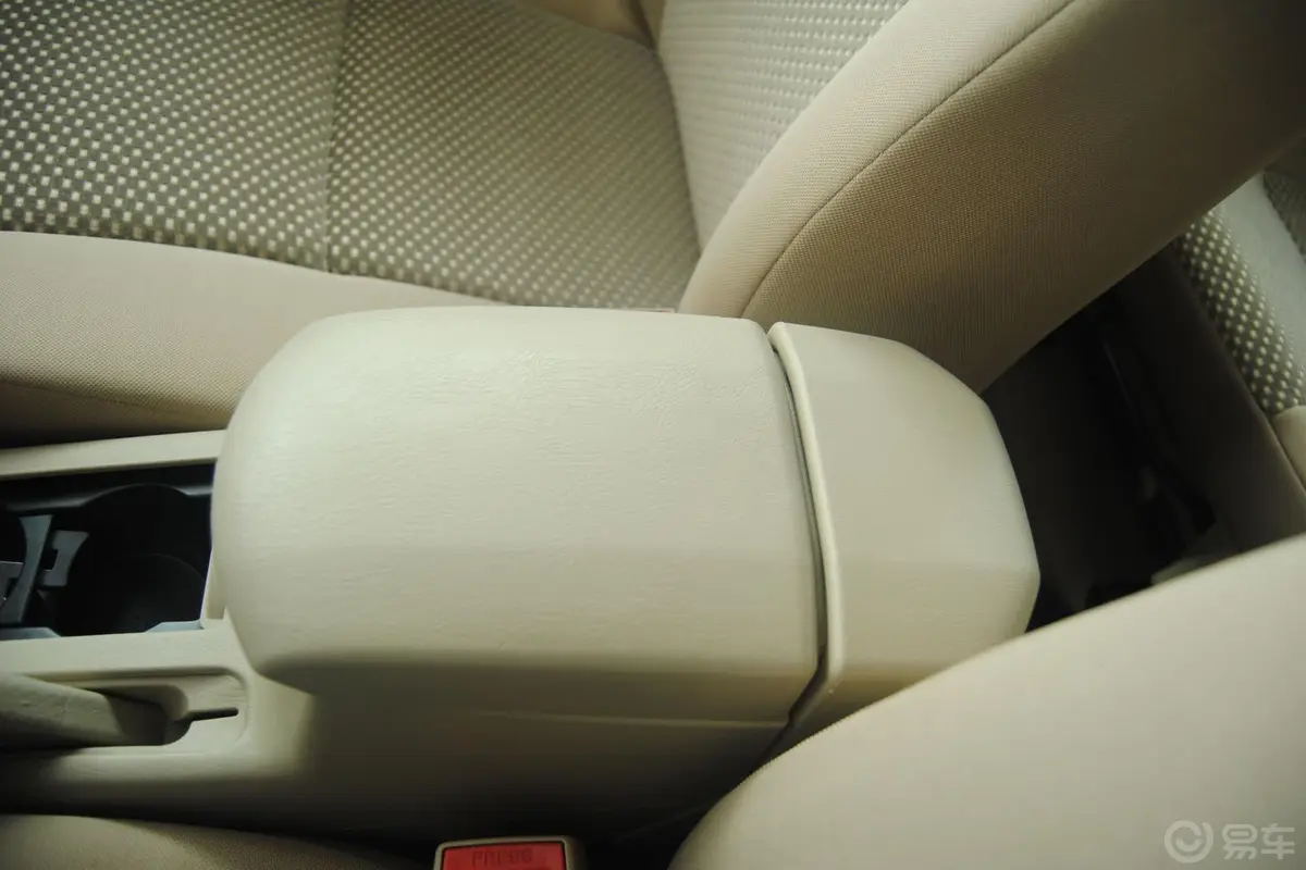 瑞虎经典版 1.6L 手动 舒适型前排中央扶手箱