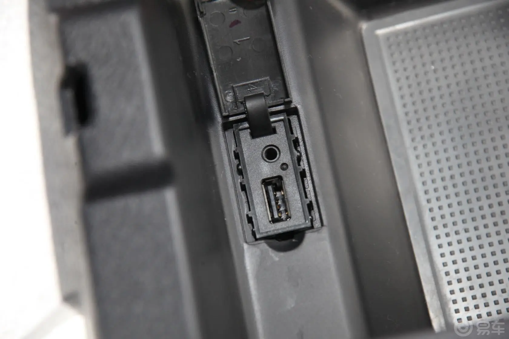哈弗H5经典智尊版 2.0T 手动 四驱 尊贵型USB接口