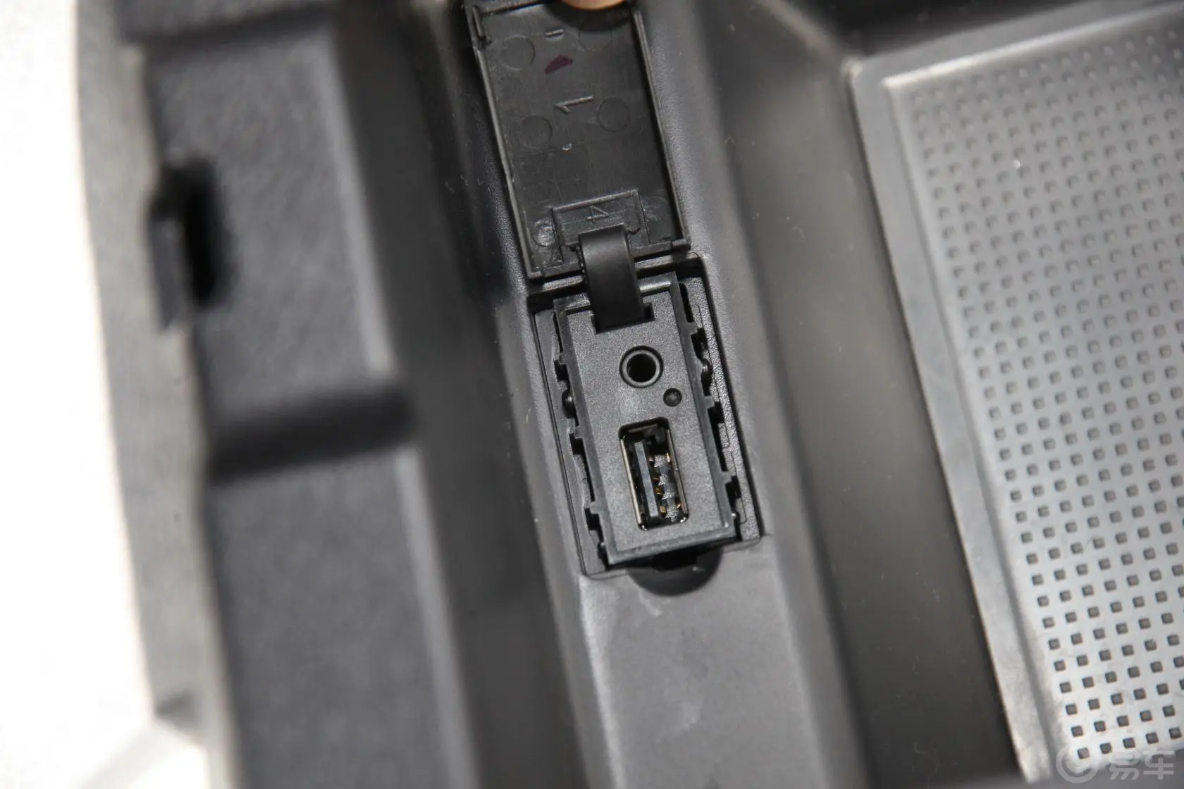 哈弗H5经典智尊版 2.0T 手动 四驱 尊贵型USB接口