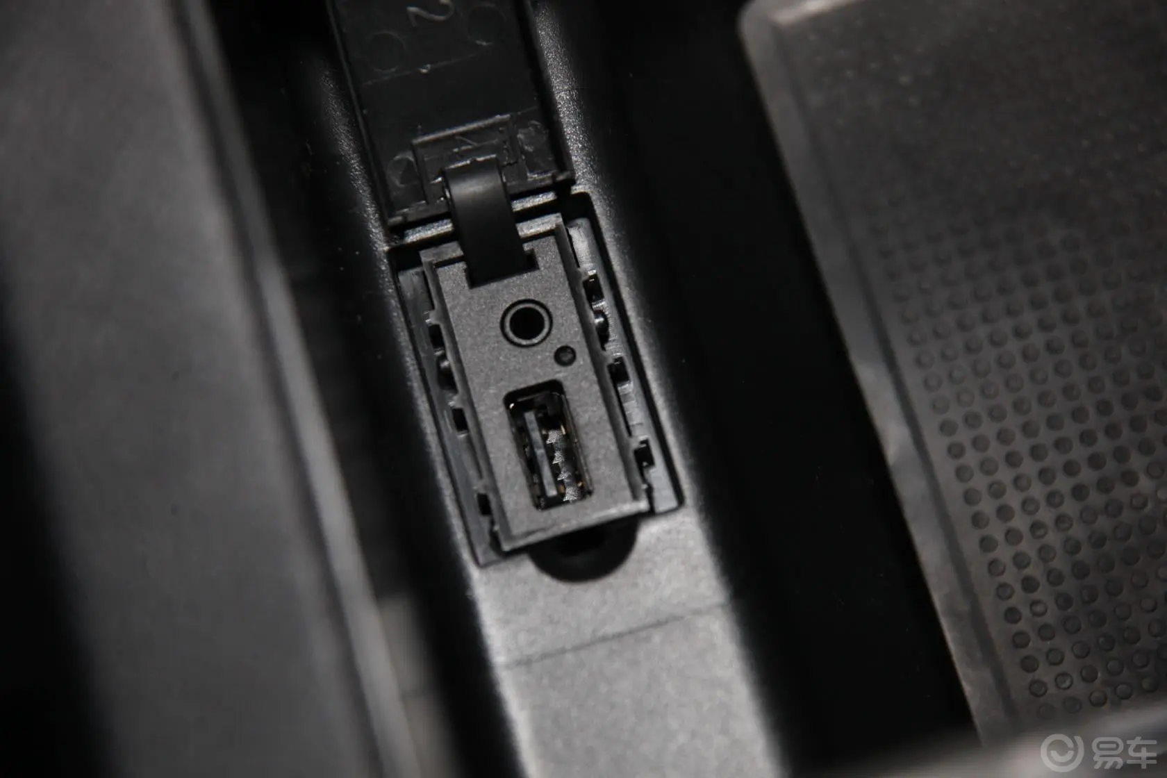 哈弗H5经典智尊版 2.0T 手动 四驱 进取型 柴油版USB接口