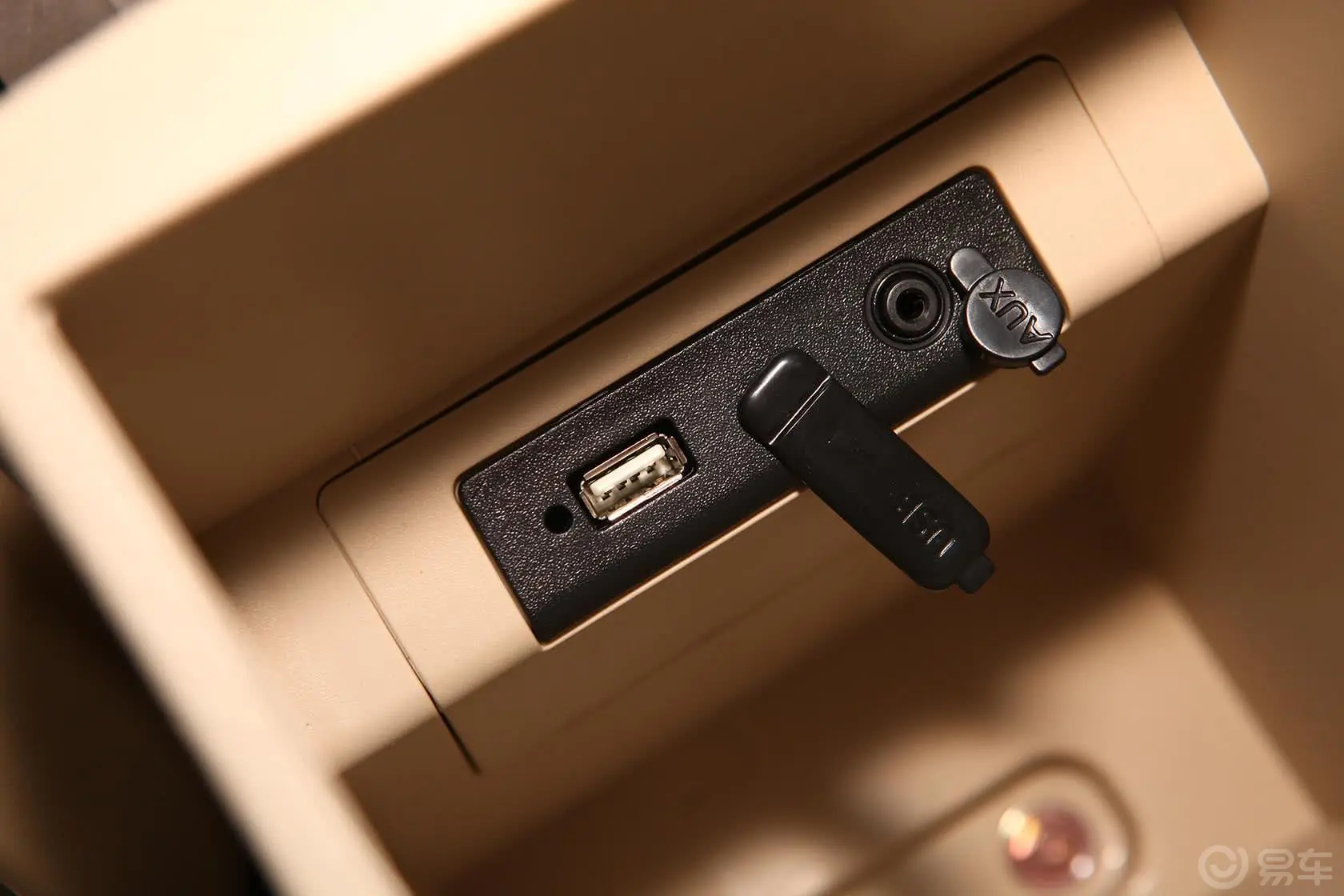 比亚迪L31.5L 自动 舒适型USB接口