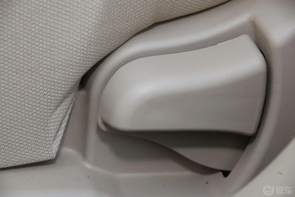 中华H3301.5L 手动 舒适版座椅调节键