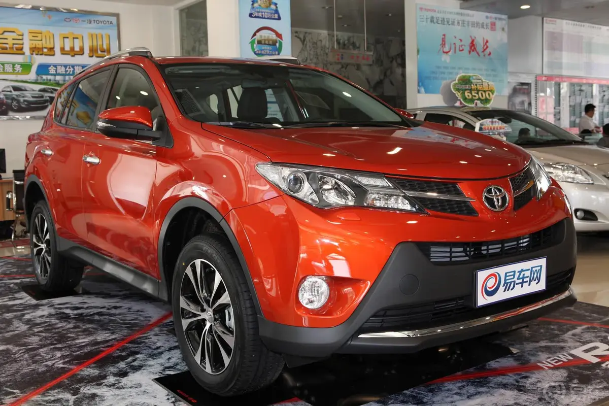 RAV4荣放2.5L 手自一体 尊贵版外观