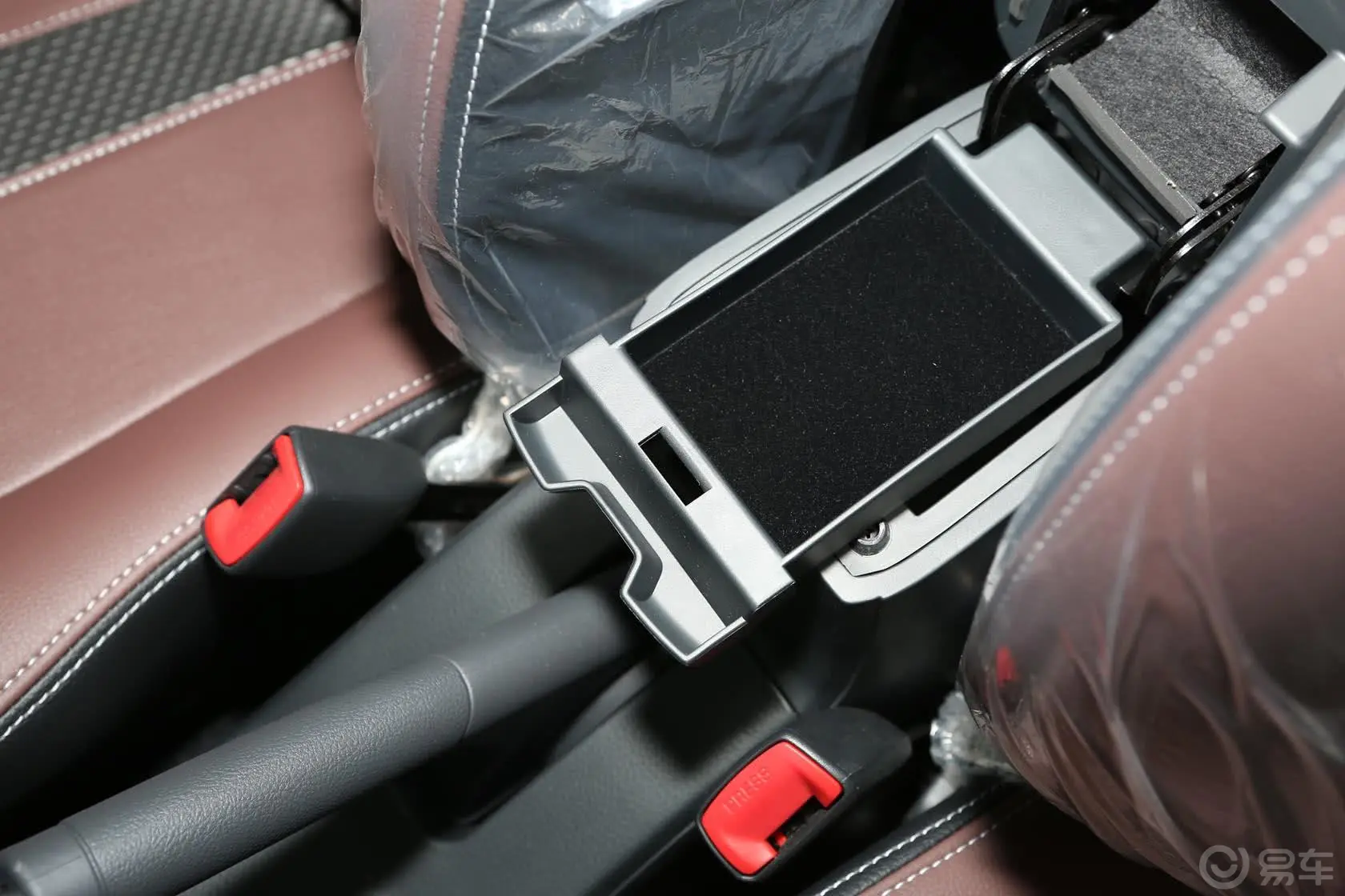 天语 SX4锐骑 1.8L 手动 运动型前排中央扶手箱空间