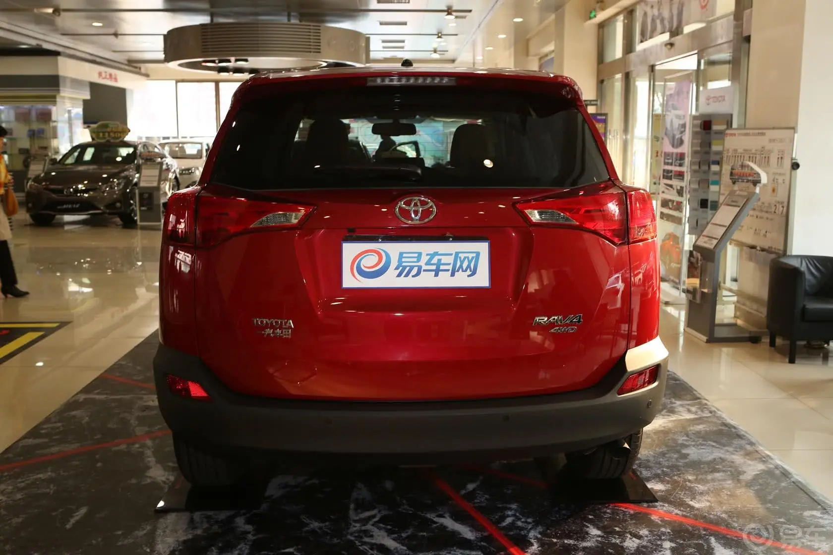 RAV4荣放2.0L CVT 新锐版外观