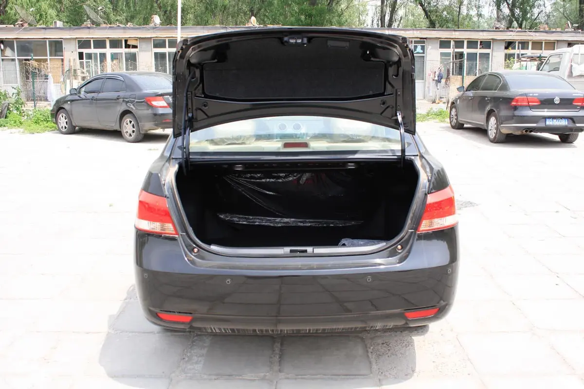 比亚迪G31.5L 手动 标准型行李厢开口范围