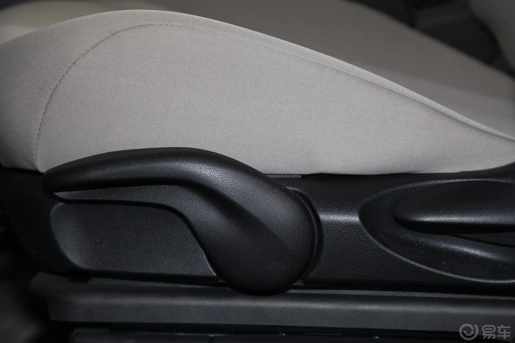 马自达52.0L 手动 舒适型座椅调节键