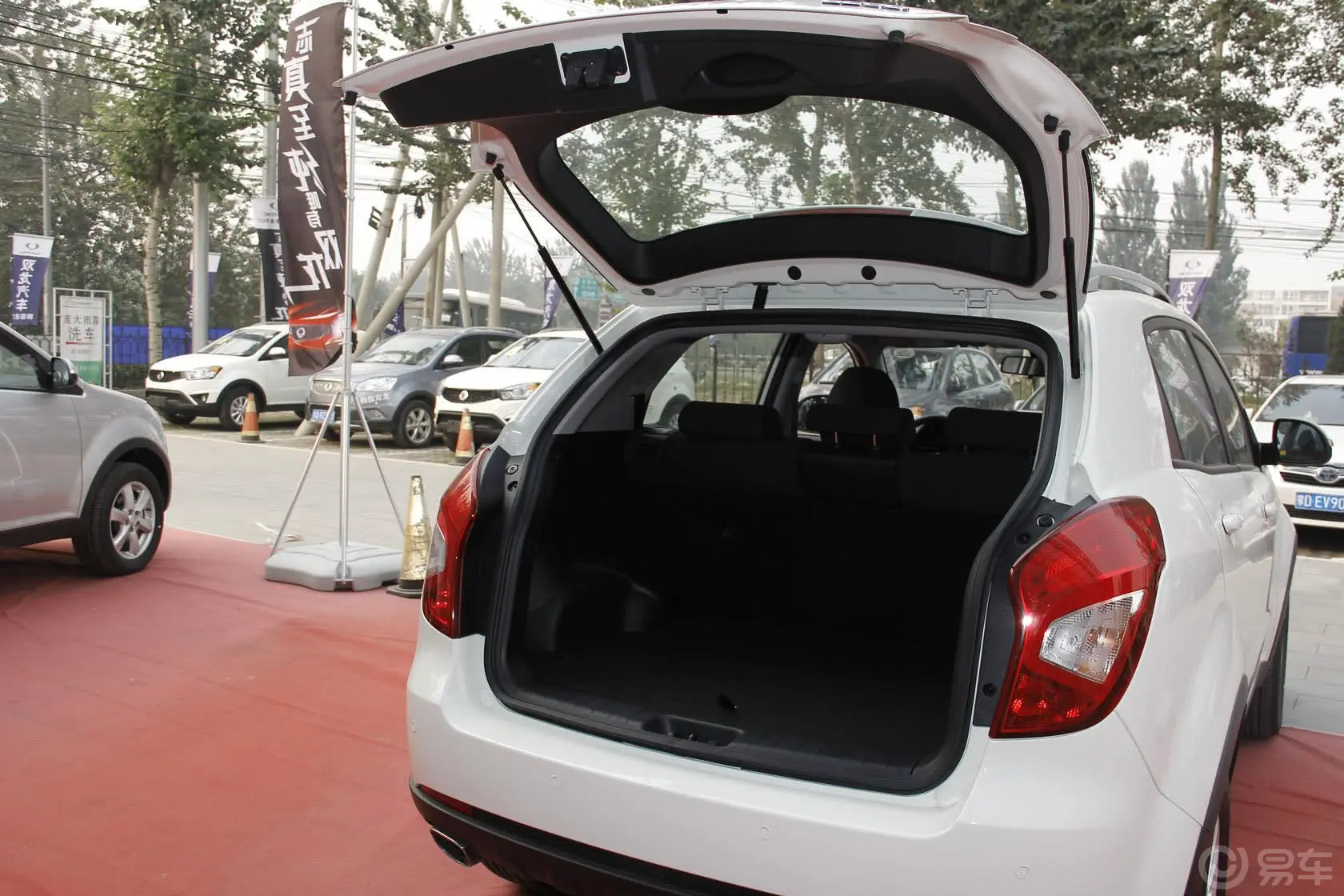 柯兰多2.0L 手动 两驱 舒适导航版 汽油行李厢开口范围
