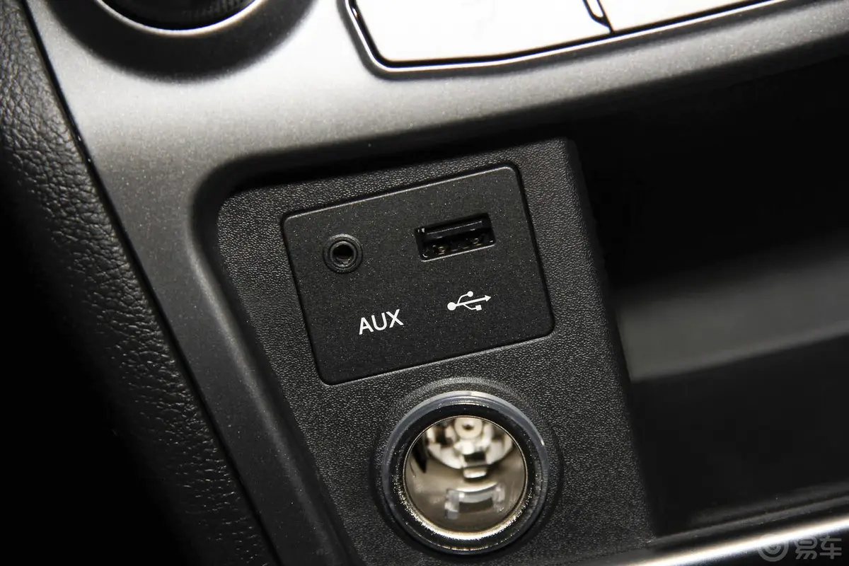 柯兰多2.0L 手动 两驱 舒适导航版 汽油USB接口