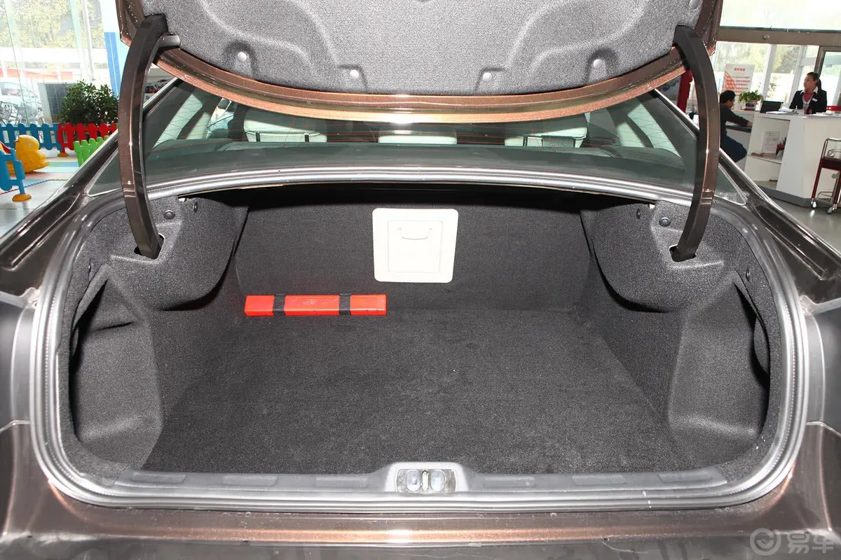 雪铁龙C52.0L 自动 尊享型行李箱空间