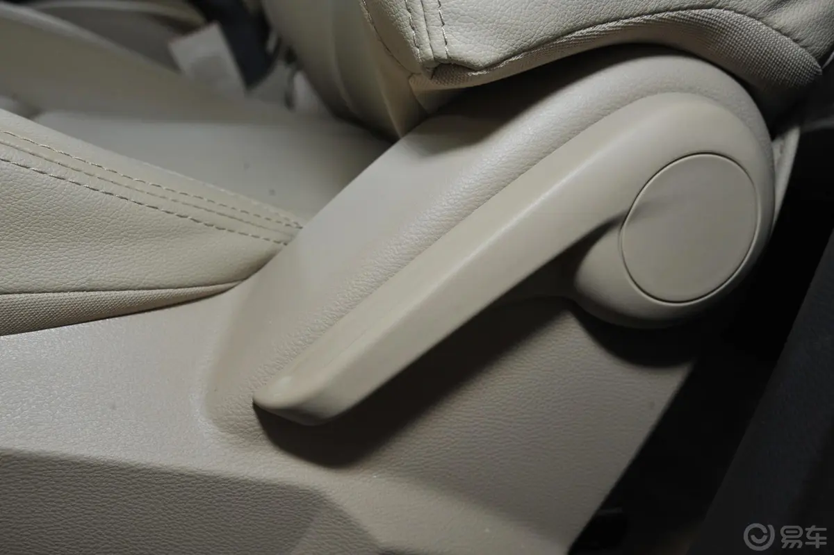 奇瑞E31.5L 尊尚型座椅调节键