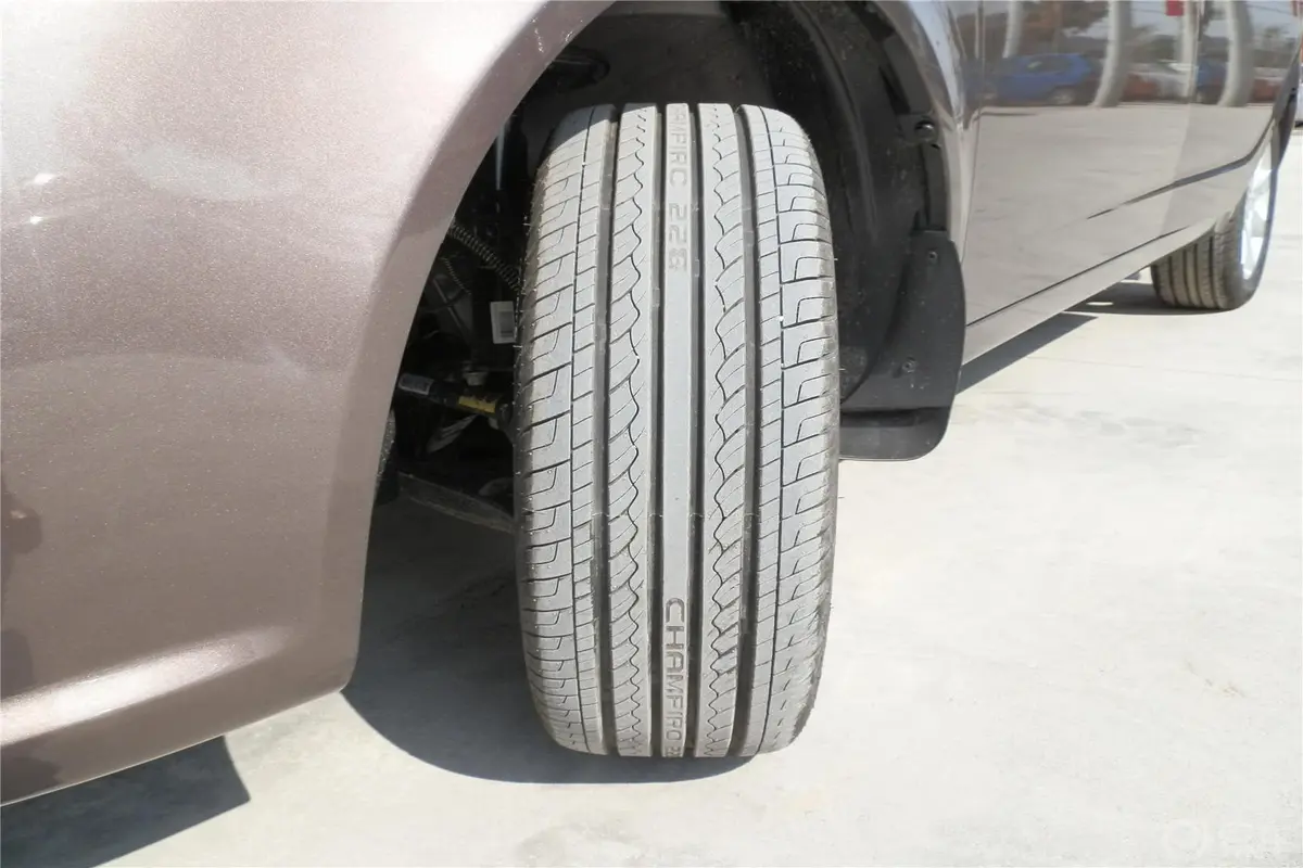 吉利GC71.8L 自动 尊贵型轮胎花纹