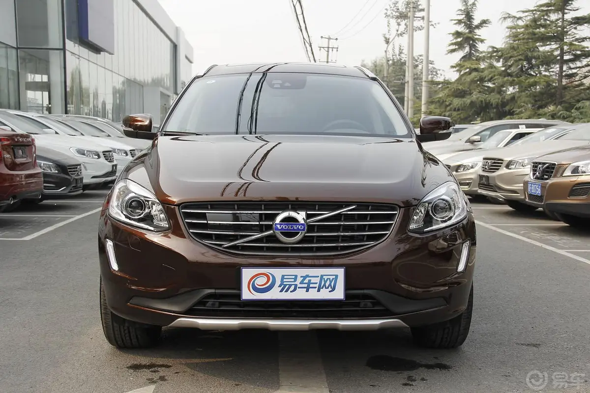 沃尔沃XC60(进口)3.0T T6 智逸版正前水平