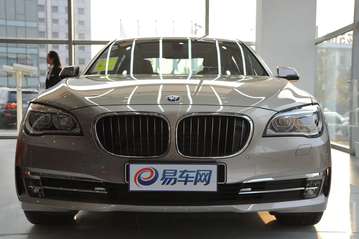 宝马7系740Li 领先型外观