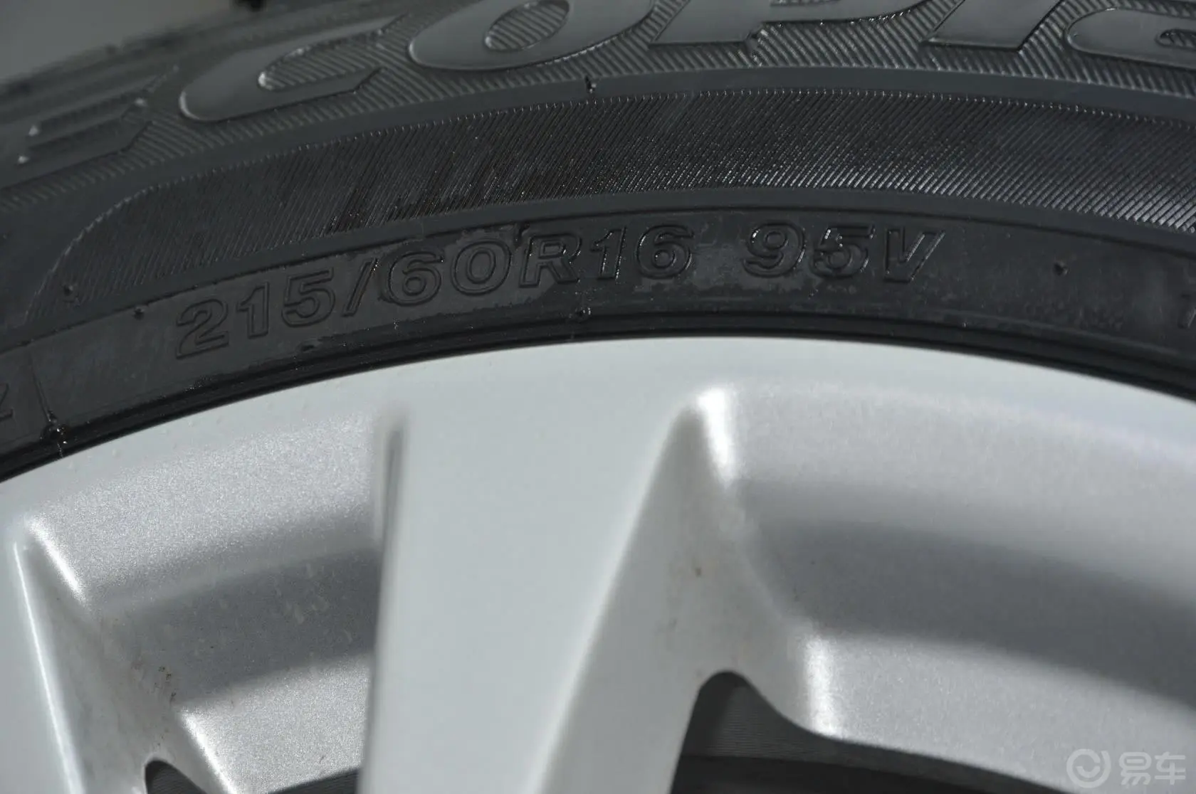 天籁2.5XL Upper NAVI-Tech 尊贵版轮胎规格