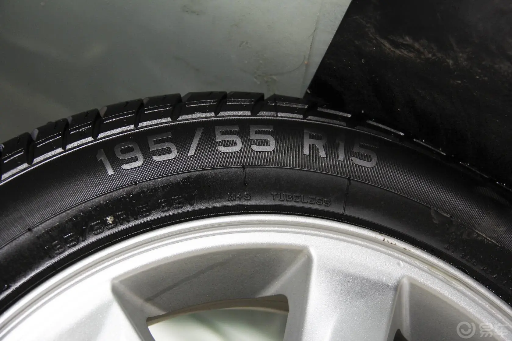奇瑞E51.5L 手动 卓悦天窗版轮胎规格