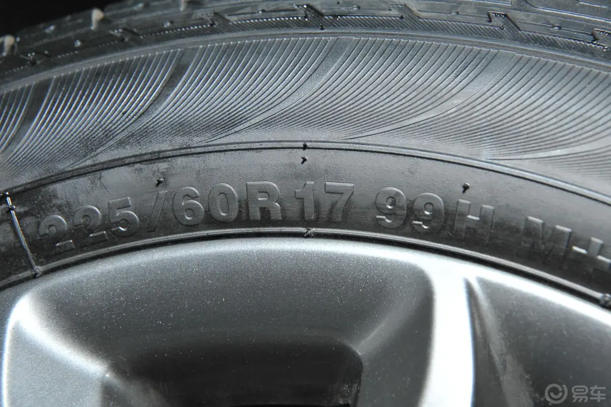 现代ix352.4L GLS 自动 四驱 智能型 国V轮胎规格