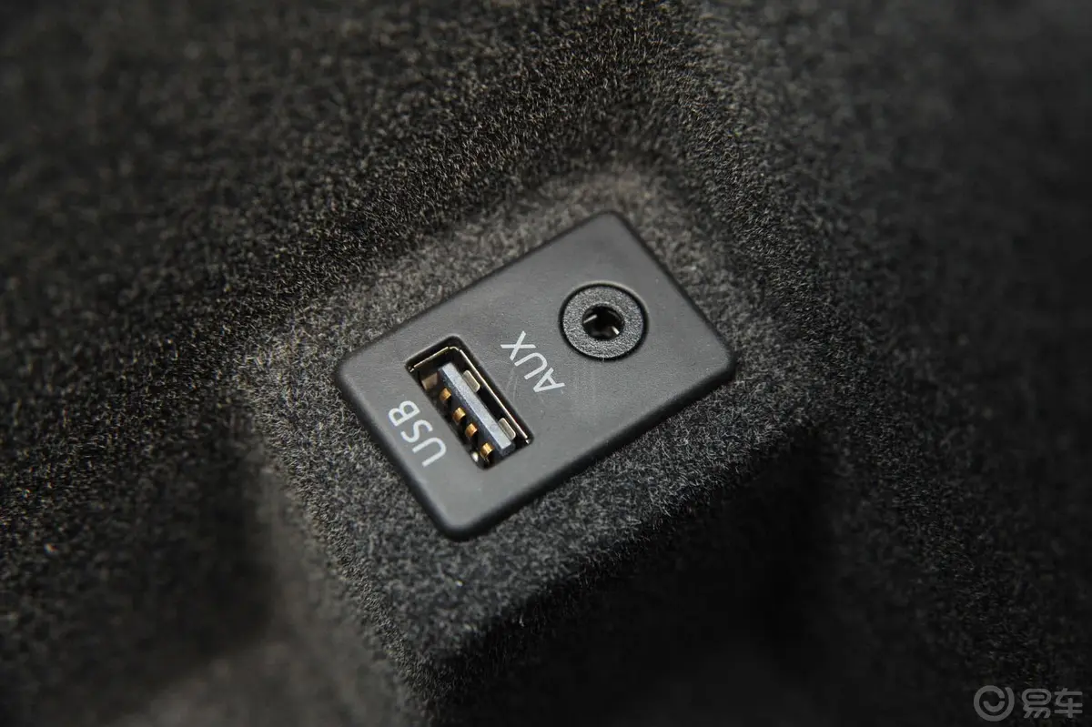 迈腾2.0T 手自一体 豪华型USB接口