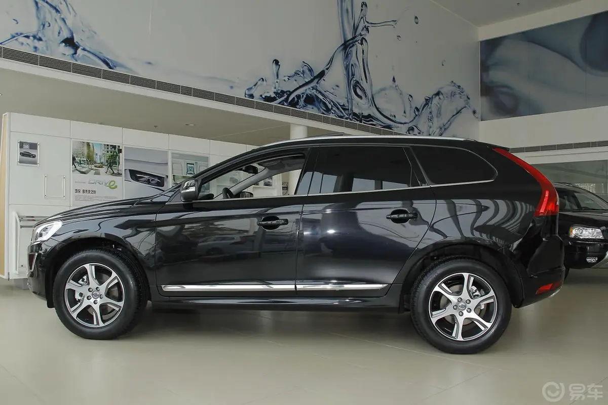 沃尔沃XC60(进口)3.0T T6 智逸版正侧车头向左水平