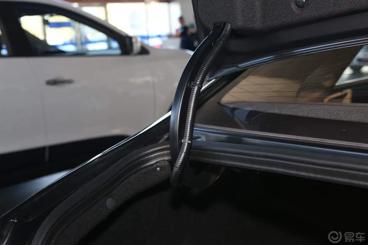 索纳塔2.4L 自动 GLX 豪华版行李厢支撑杆