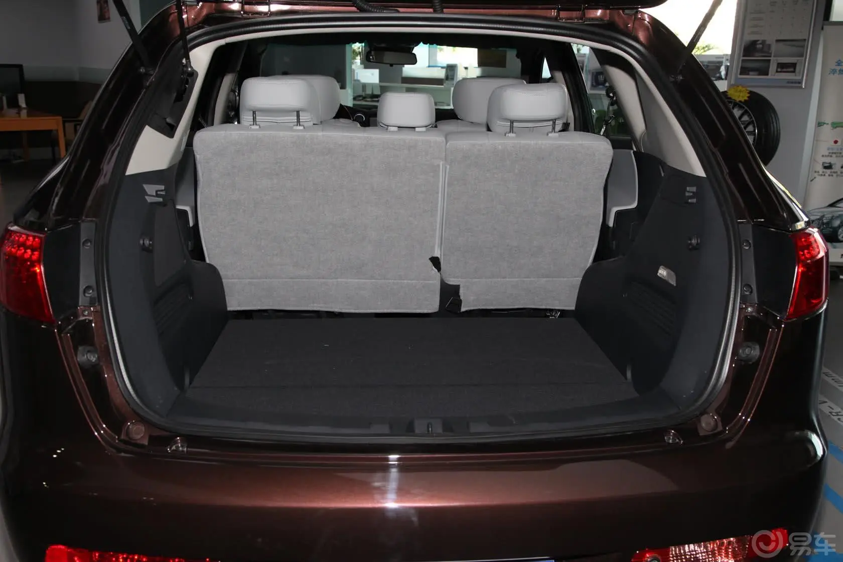 大7 SUV超级锋芒版 2.2T 自动 四驱行李箱空间