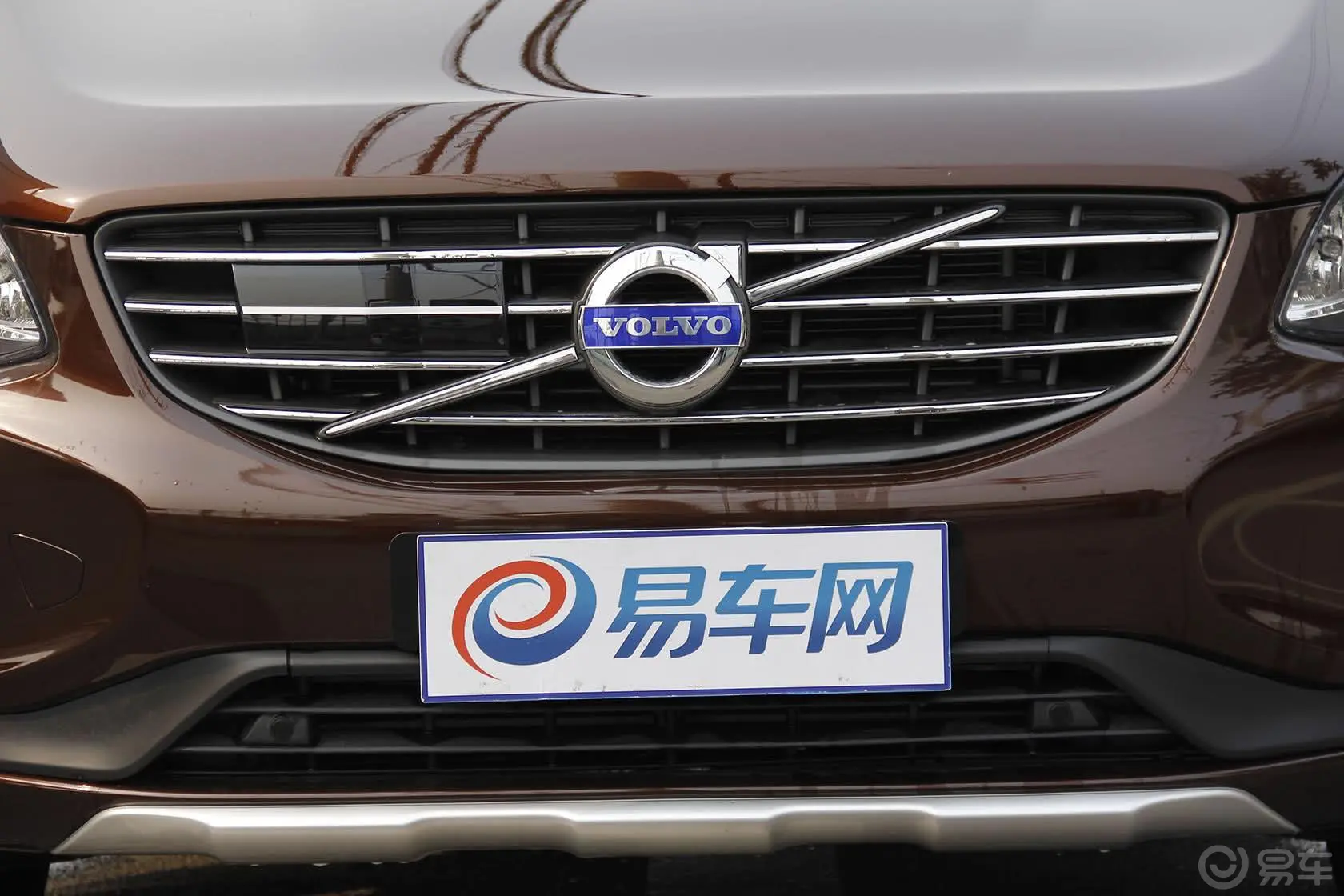 沃尔沃XC60(进口)2.0T T5 改款 智雅版前格栅侧俯拍