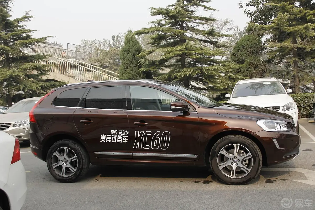 沃尔沃XC60(进口)2.0T T5 改款 智雅版正侧车头向右水平