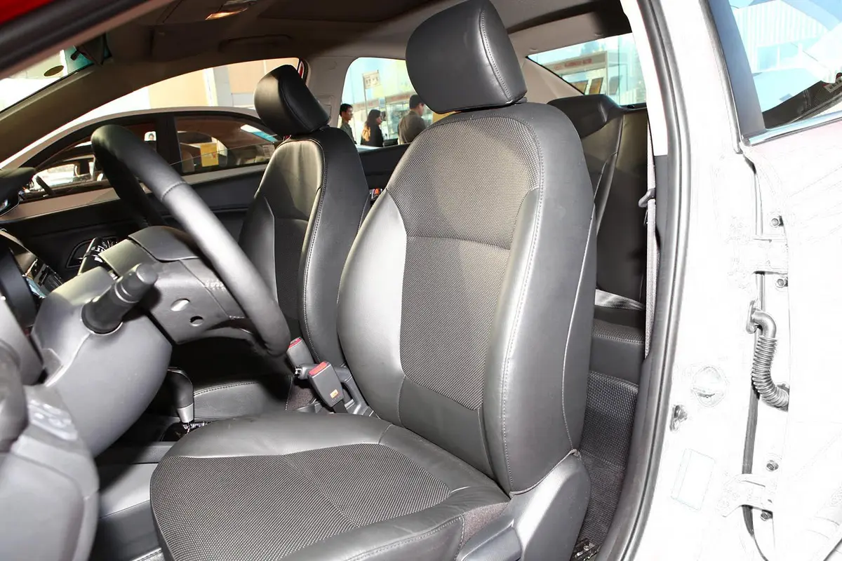 起亚K2三厢 1.6L 自动 Premium 纪念版驾驶员座椅