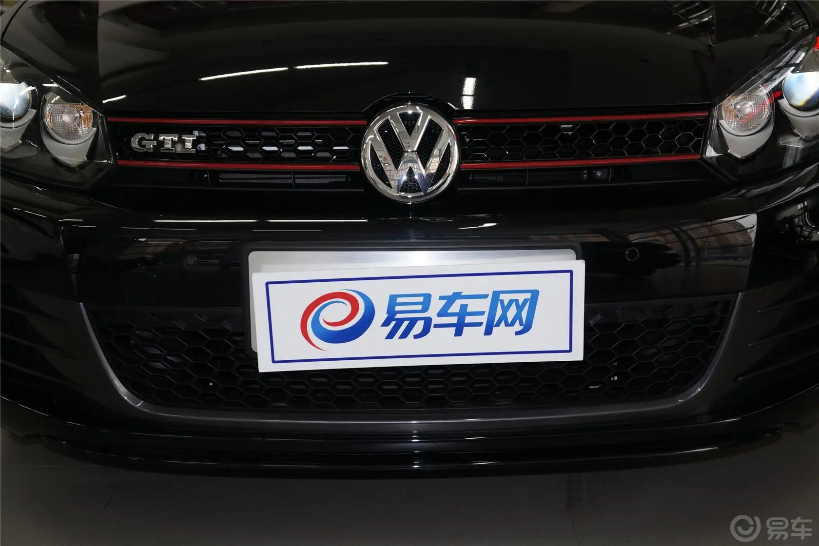 高尔夫GTI 2.0L 双离合 舒适版前格栅侧俯拍