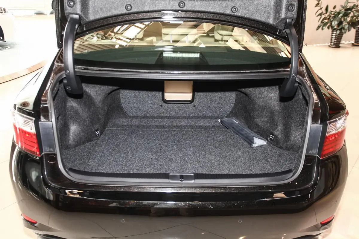 雷克萨斯ES350 典雅型行李箱空间