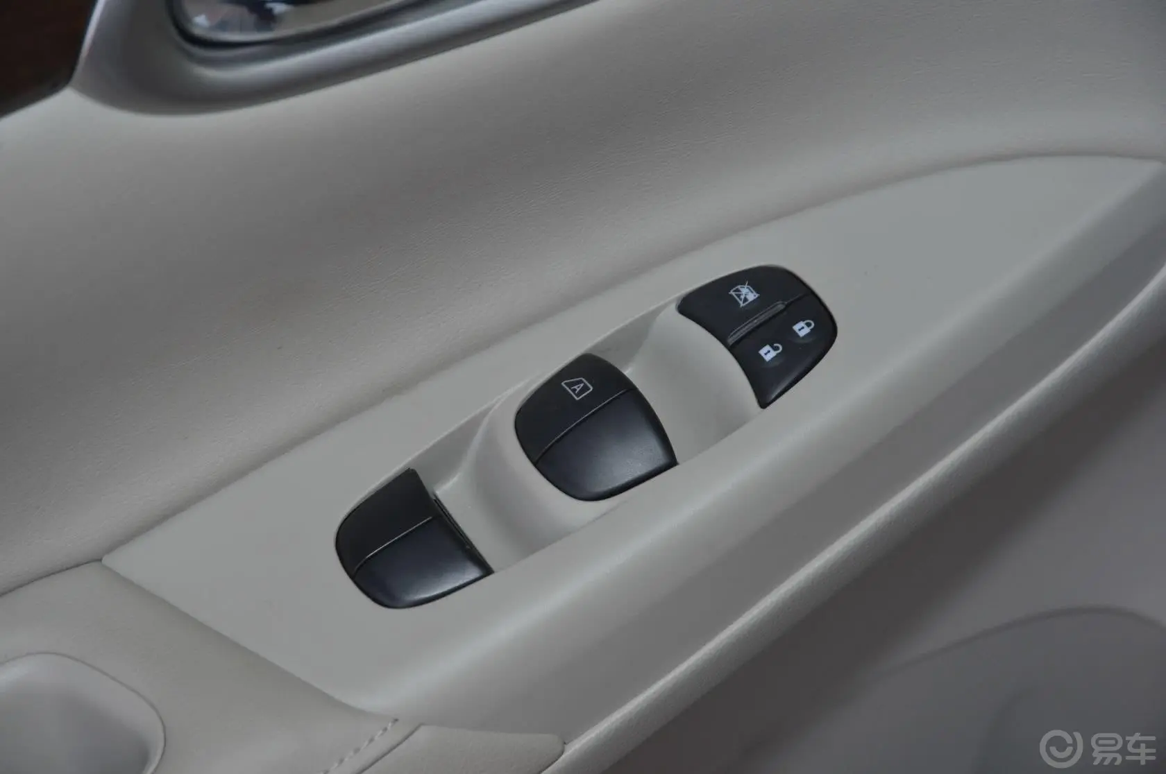 轩逸1.6L 自动 XL 豪华版车窗升降键
