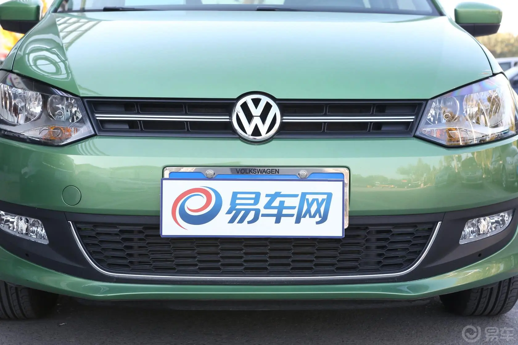 Polo1.4L 手动 舒适版前格栅侧俯拍