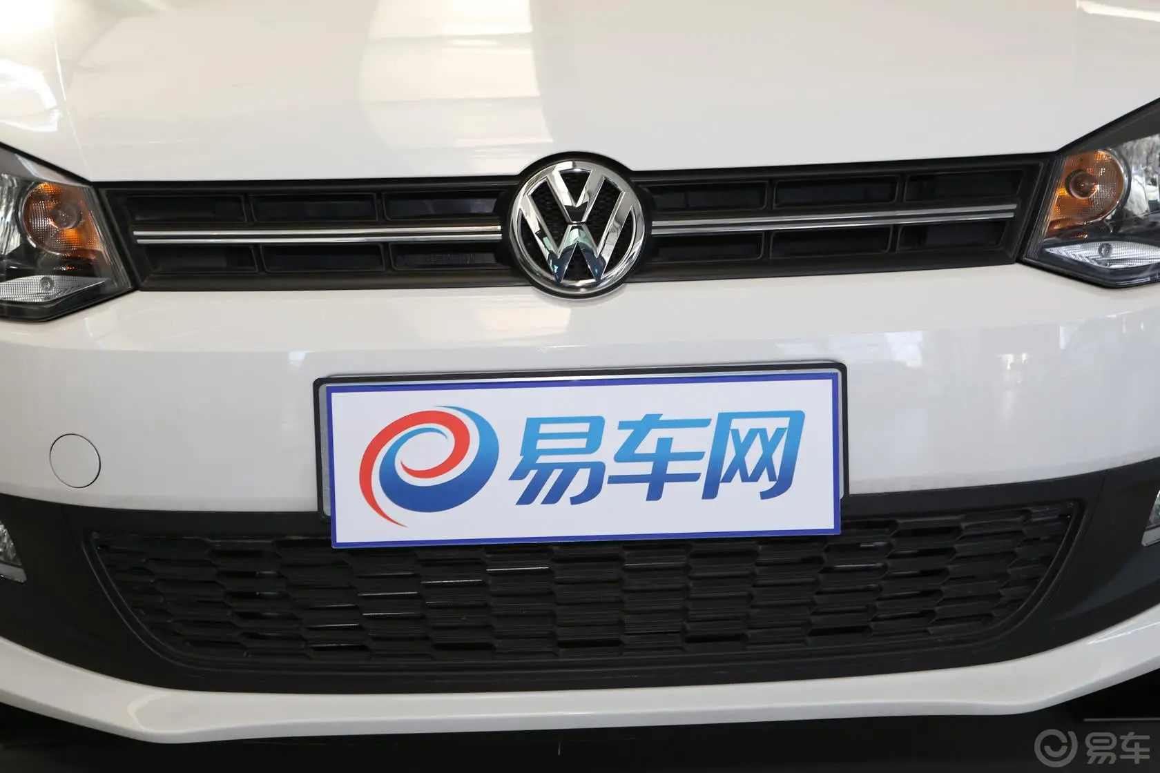 Polo1.6L 手动 舒适版前格栅侧俯拍