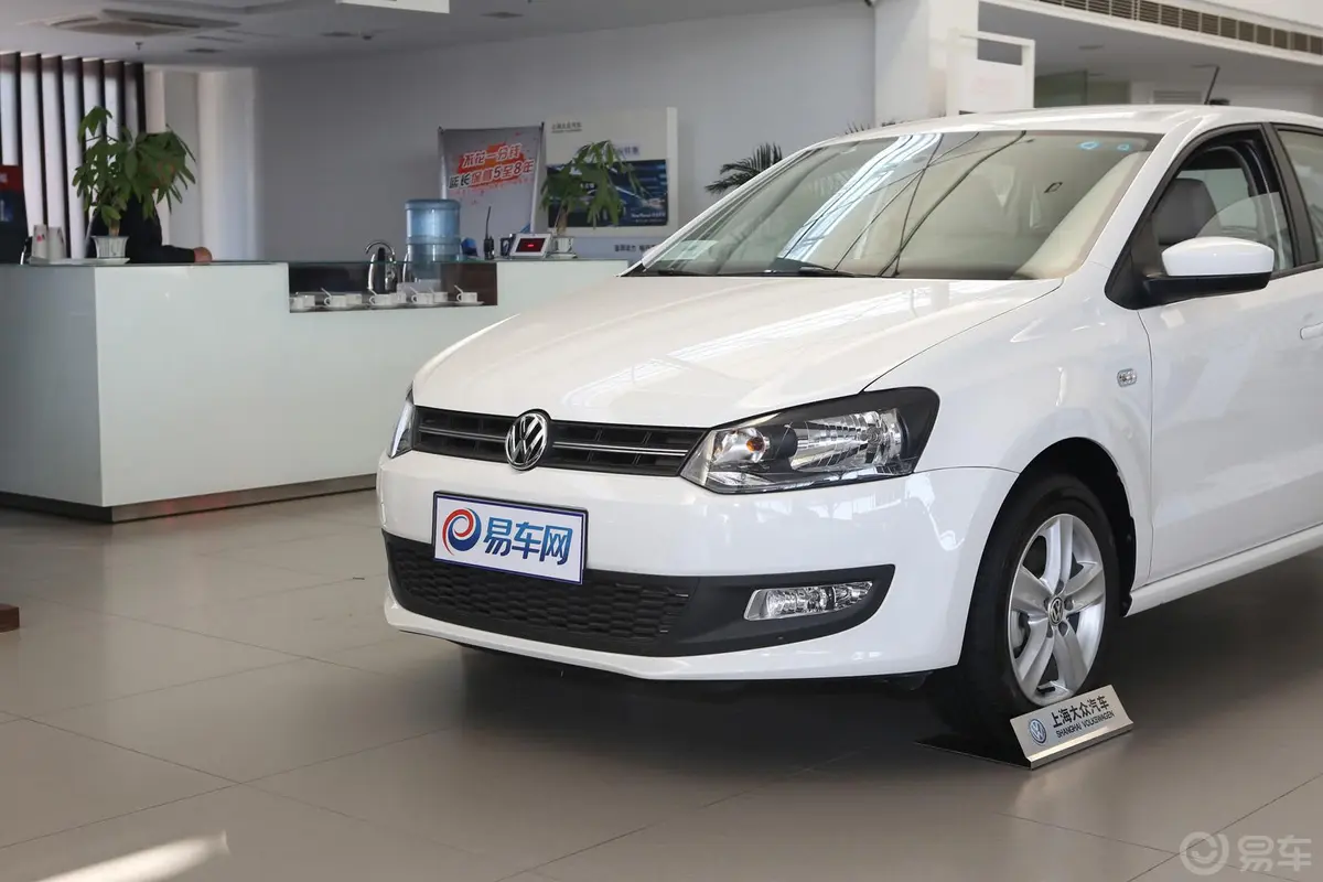 Polo1.6L 自动 豪华版车头局部