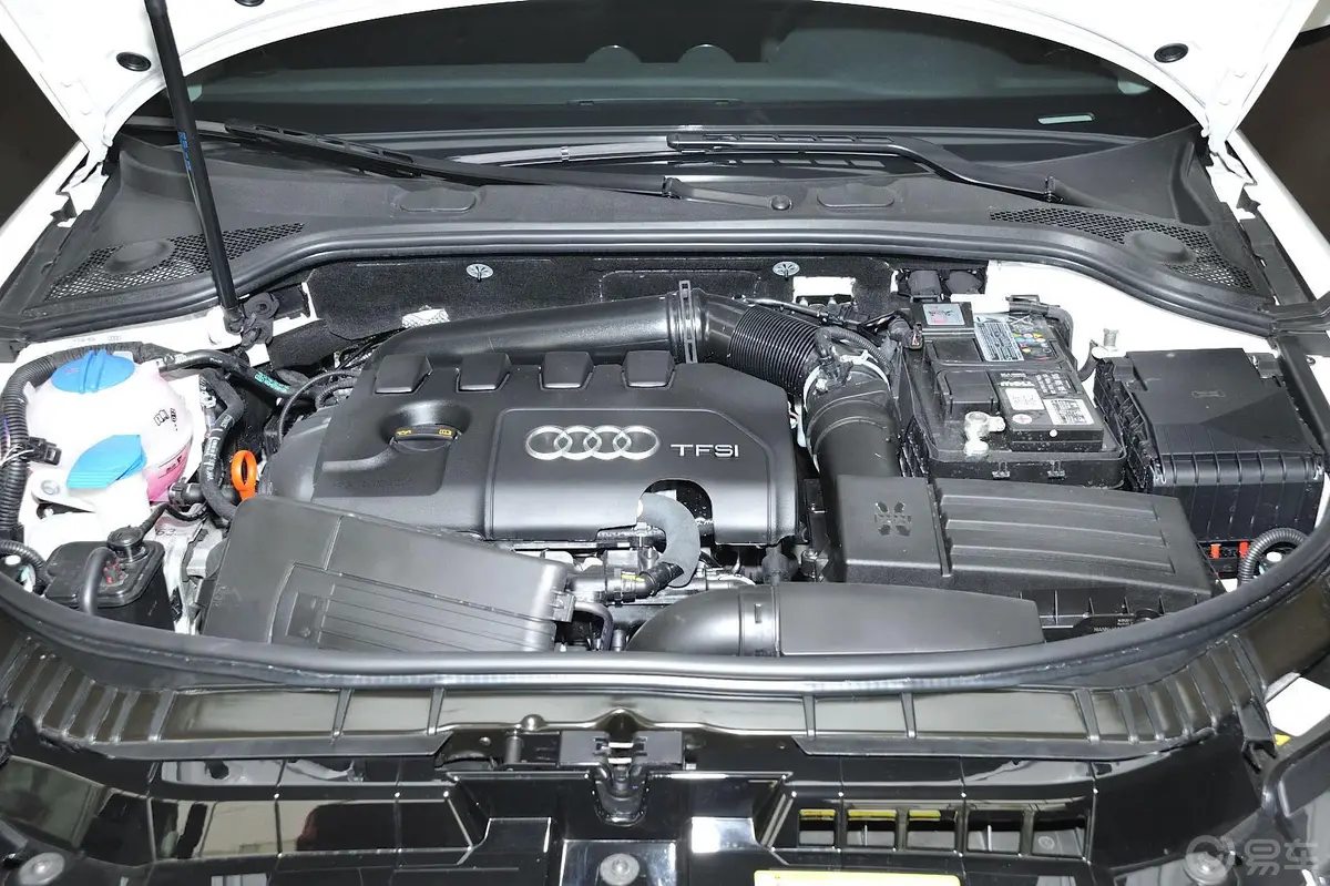 奥迪A3(进口)Sportback 35 TFSI 豪华型发动机