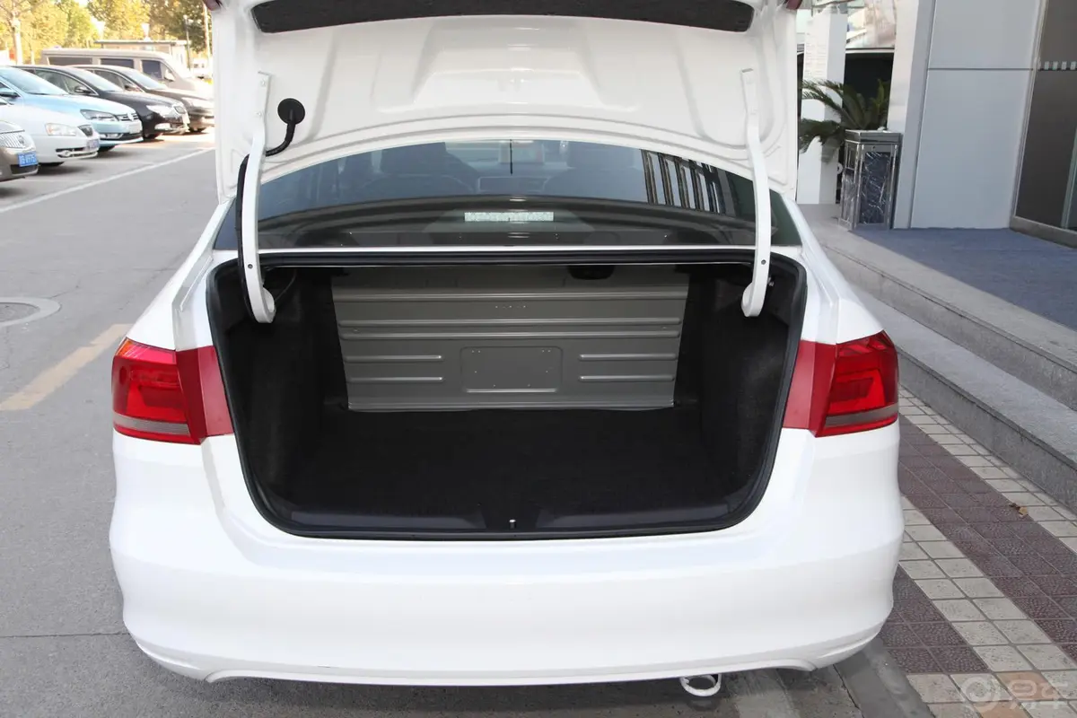 桑塔纳1.4L 手动 舒适版行李箱空间