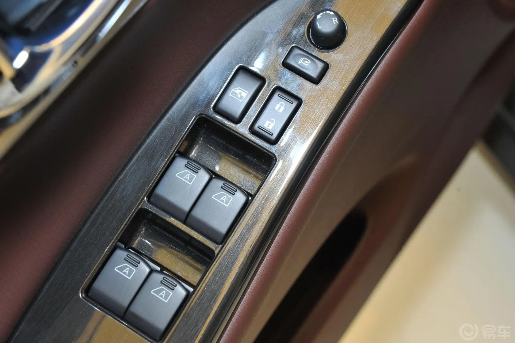 英菲尼迪QX50(进口)2.5L 自动 两驱 优雅版车窗升降键