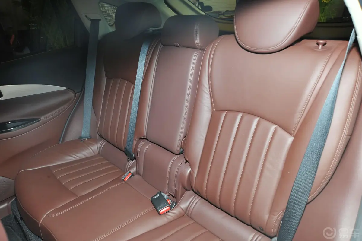 英菲尼迪QX50(进口)2.5L 自动 两驱 优雅版后排座椅