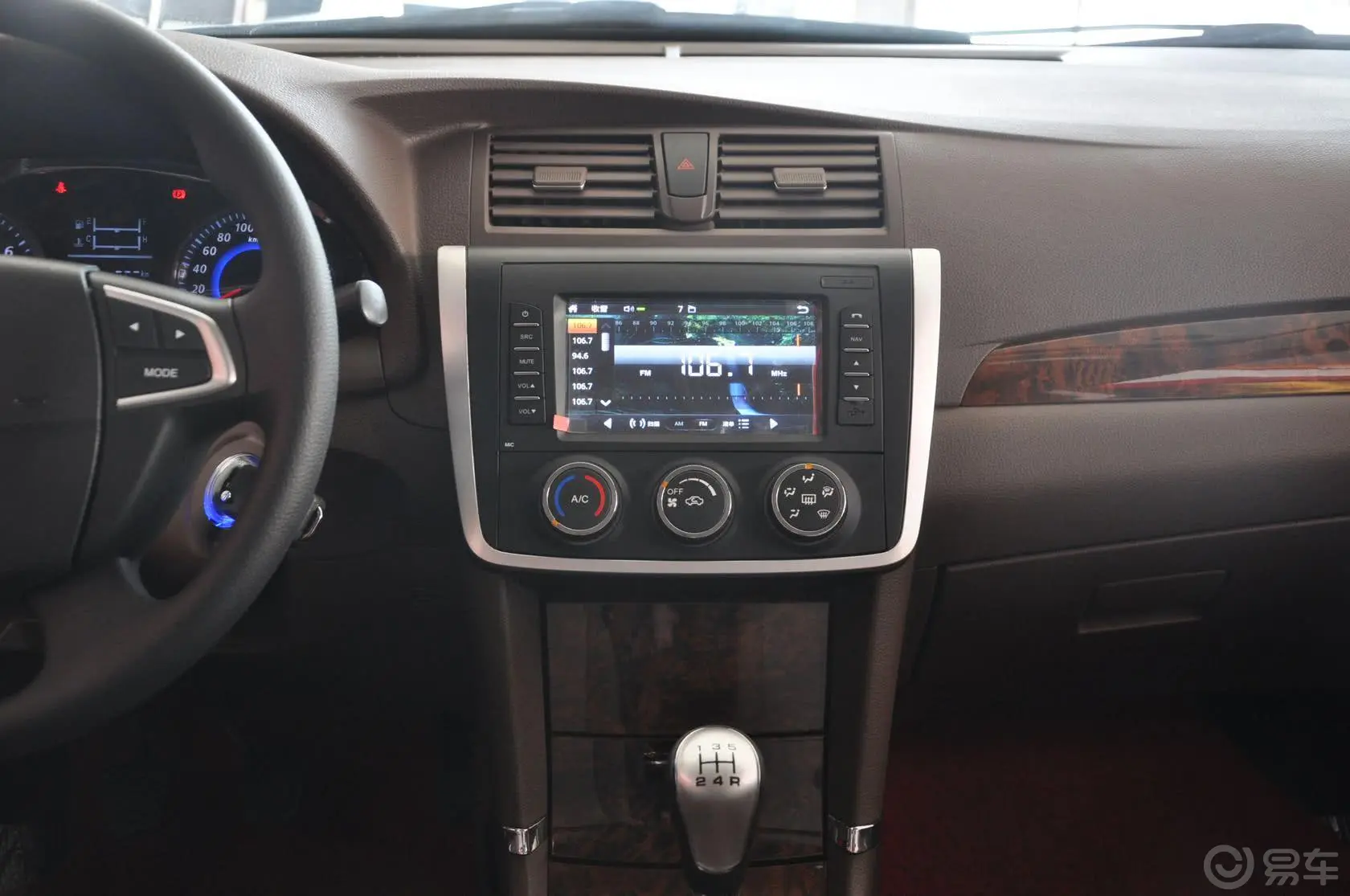 众泰Z3001.5L 都市版 手动 豪华型中控台整体