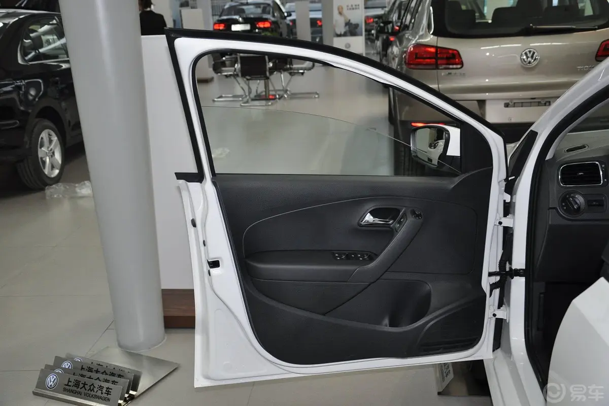 Polo1.6L 手动 舒适版驾驶员侧车门内门板