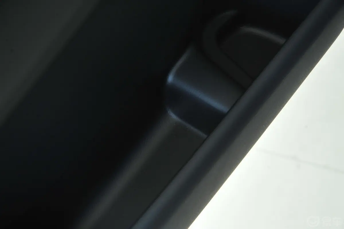 英菲尼迪QX56 手自一体 升级版驾驶员门储物盒