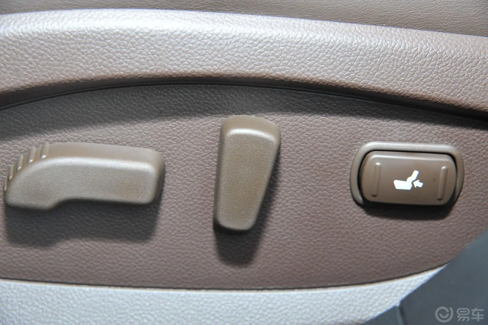 英菲尼迪QX703.7L 标准升级版座椅调节键